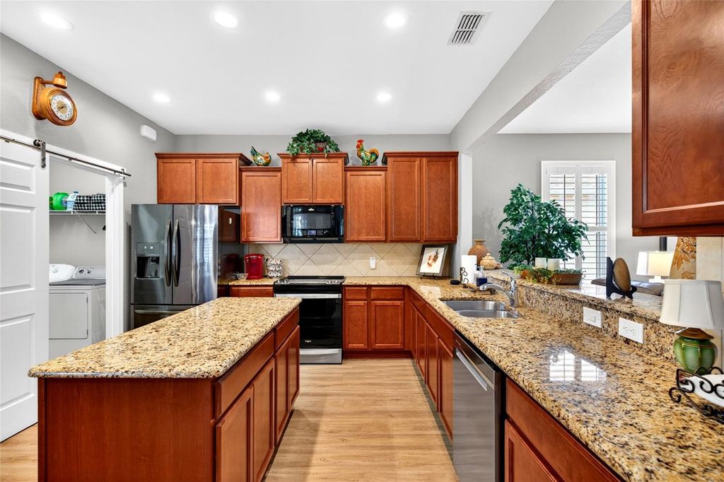 Photo of 10134 SW 75th Street Road, Ocala, FL 34481 (MLS # OM723359)