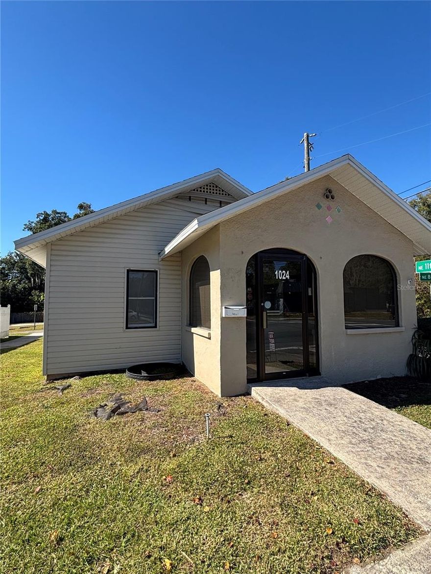 This recently updated office space offers 1,063 square feet of versatile space in a prime location in the heart of Ocala. Situated on a high visibility street with rear parking, it provides convenience and accessibility for your business. Ideal for a 1-3 person service office, the space is perfect for small teams or solo professionals looking to establish or expand their presence. Conveniently close to Downtown and Tuscawilla Park, enjoy the vibrant local amenities and easy commuting options. Lease terms are flexible and reasonable, with options ranging from 1 to 5 years to suit your needs. Don't miss this opportunity to secure a professional and accessible office space in a desirable area.