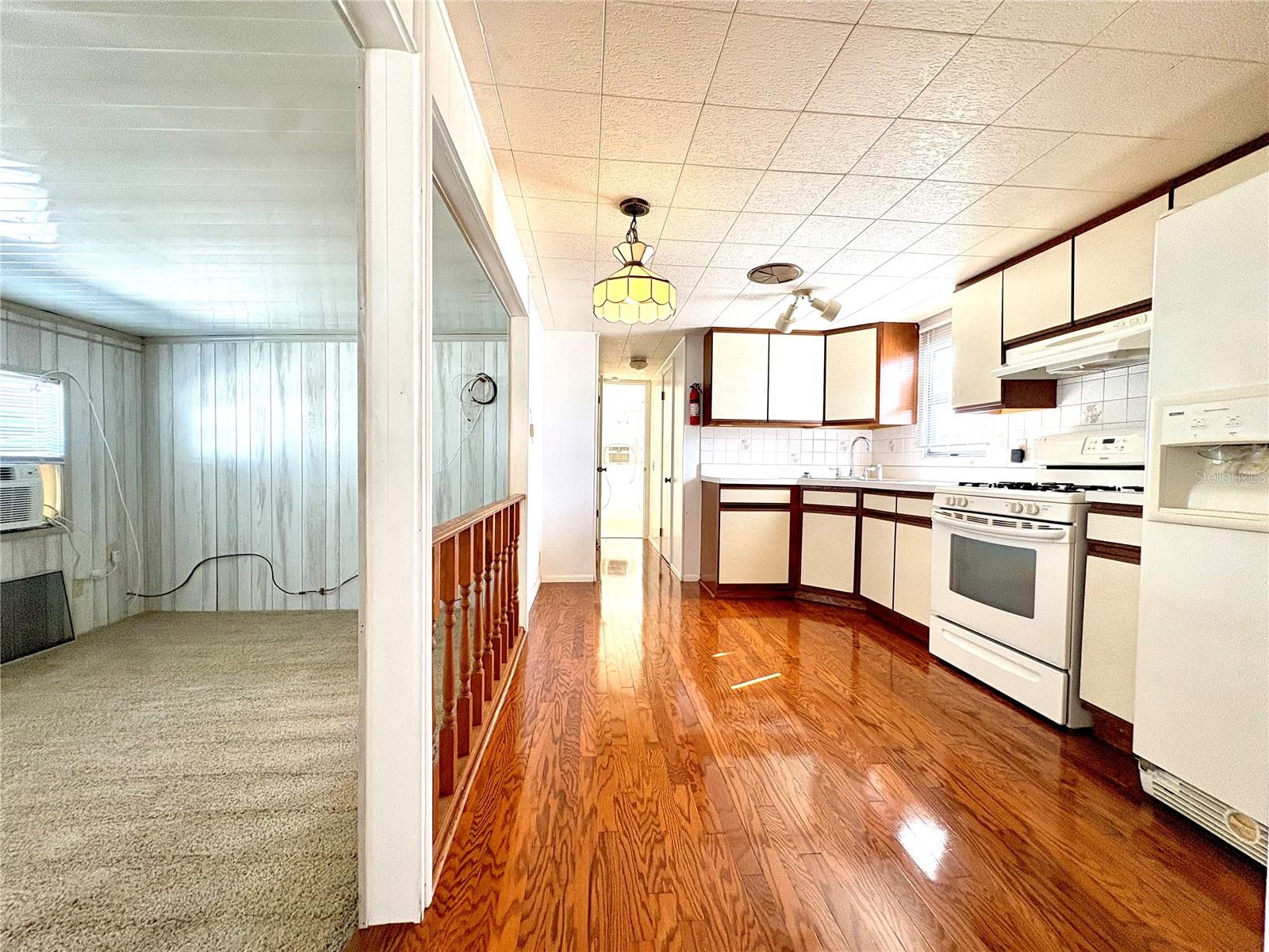 LAKE SEMINOLE ESTATES MOBILE HOME PARK - Residential