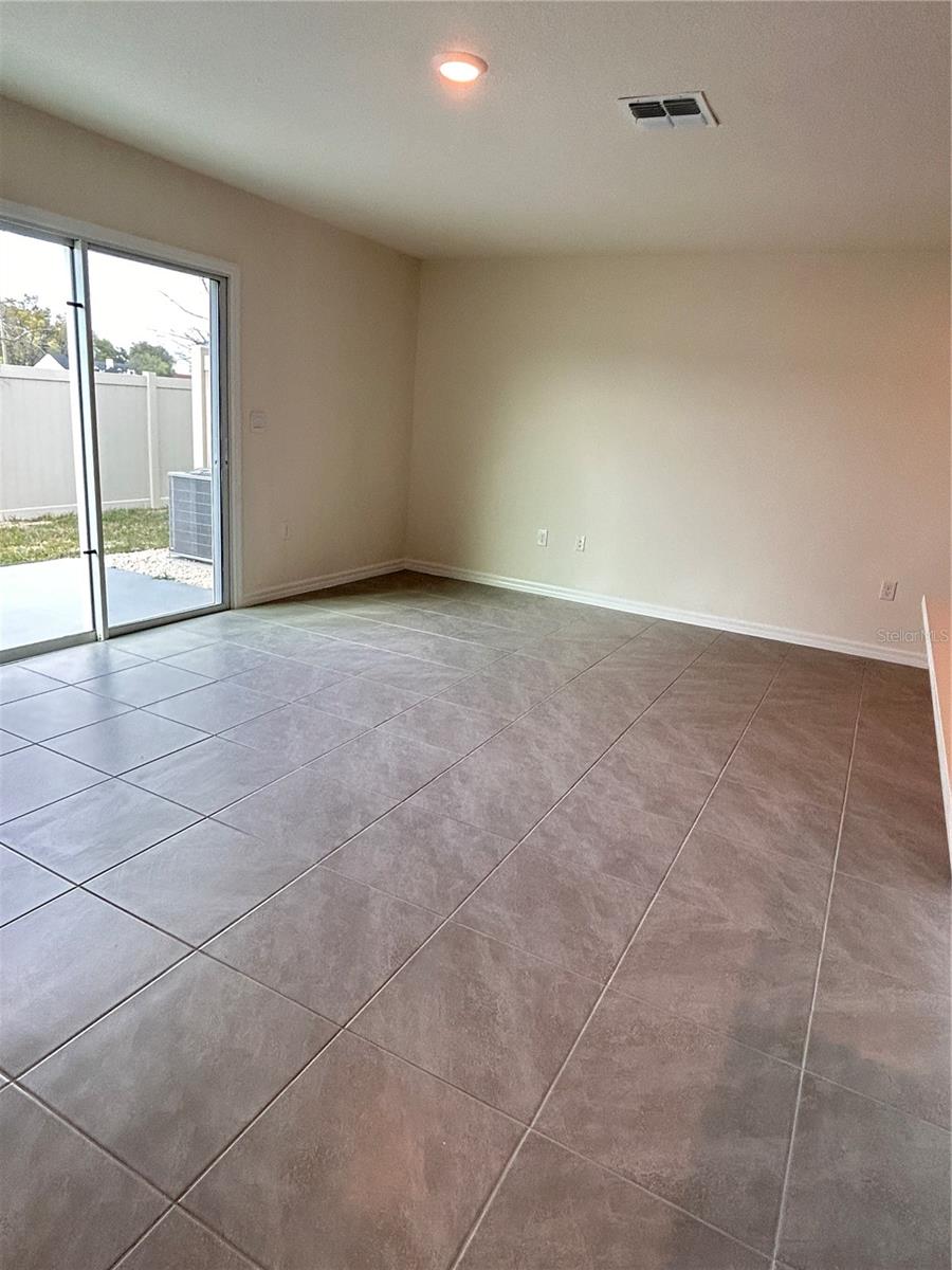 THE TOWNS AT LAUREL COMMONS - Residential Lease