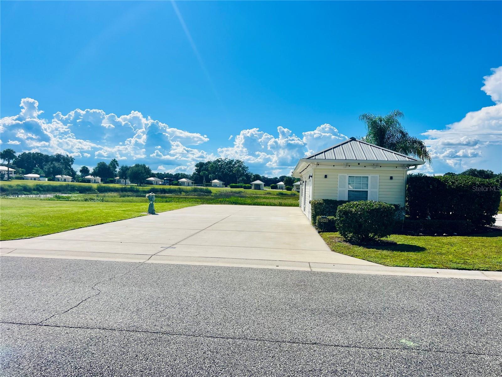 FLORIDA GRANDE MOTOR COACH RESIDENCE - Land