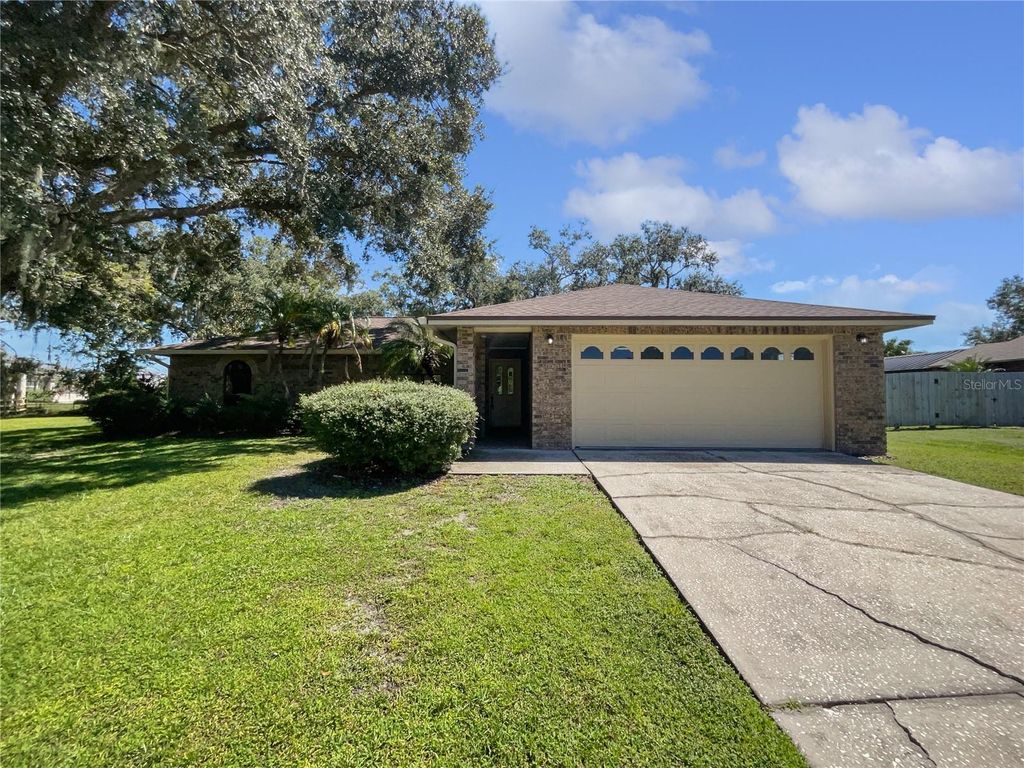 Photo of 5030 Creekview Lane, Lakeland, FL 33811 (MLS # O6341953)