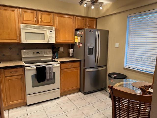 105 LAKEVIEW WAY 105