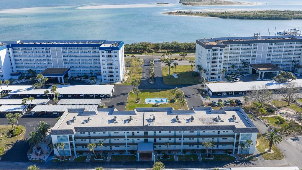 Photo of 8 Glencoe Place #104, Dunedin, FL 34698 (MLS # TB8485361)