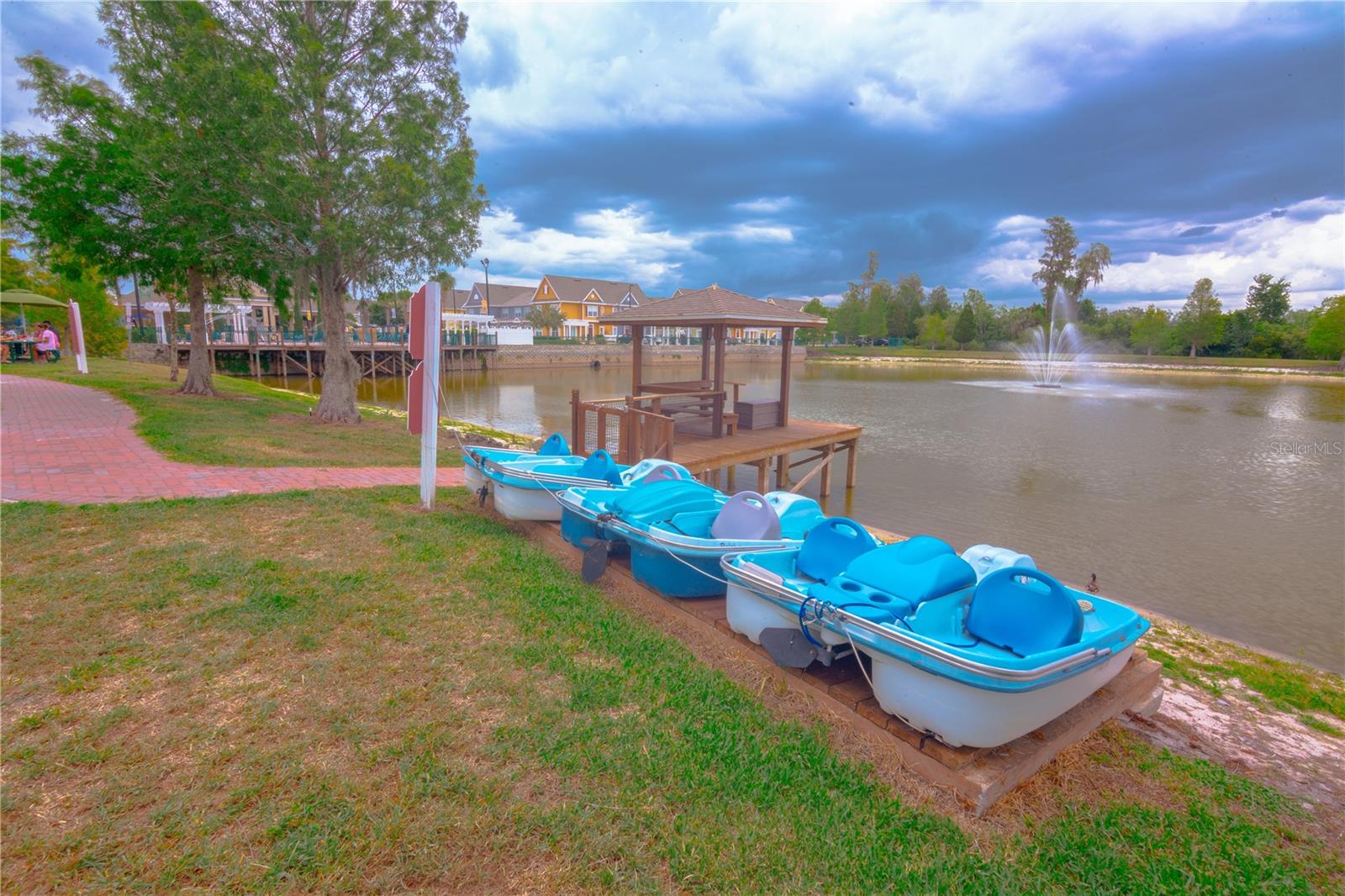 VILLAS AT SEVEN DWARFS LANE THE; A CONDO - Residential Lease