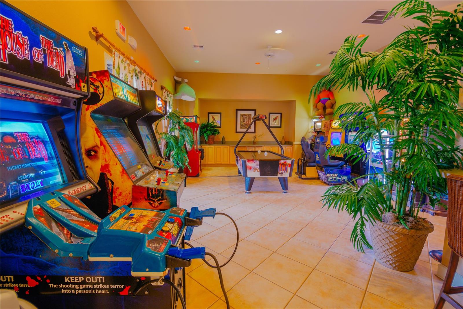 VILLAS AT SEVEN DWARFS LANE THE; A CONDO - Residential Lease