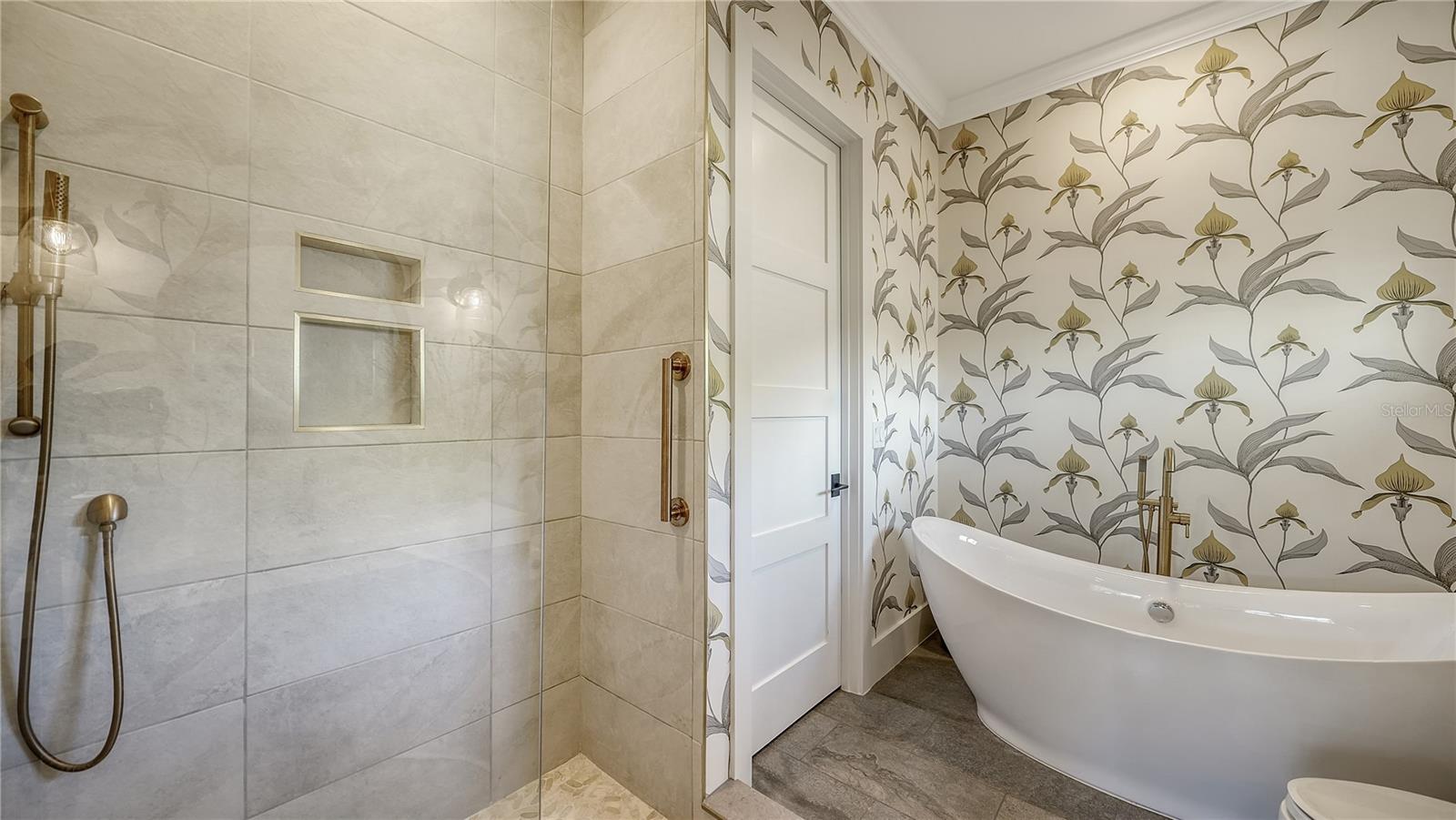 SADDLE CREEK - Residential