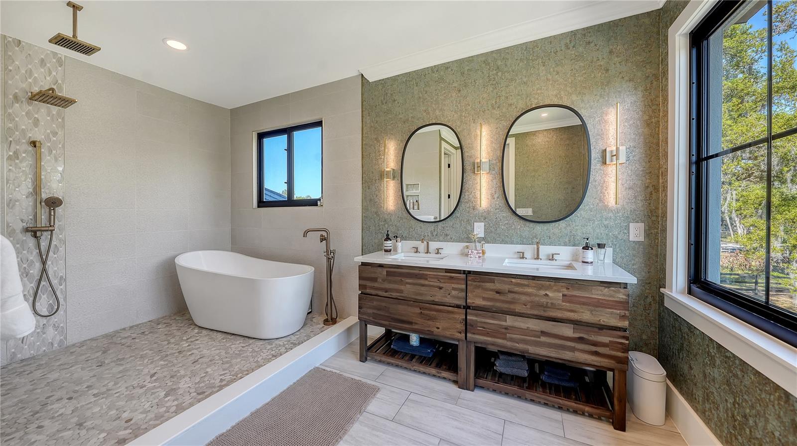 SADDLE CREEK - Residential