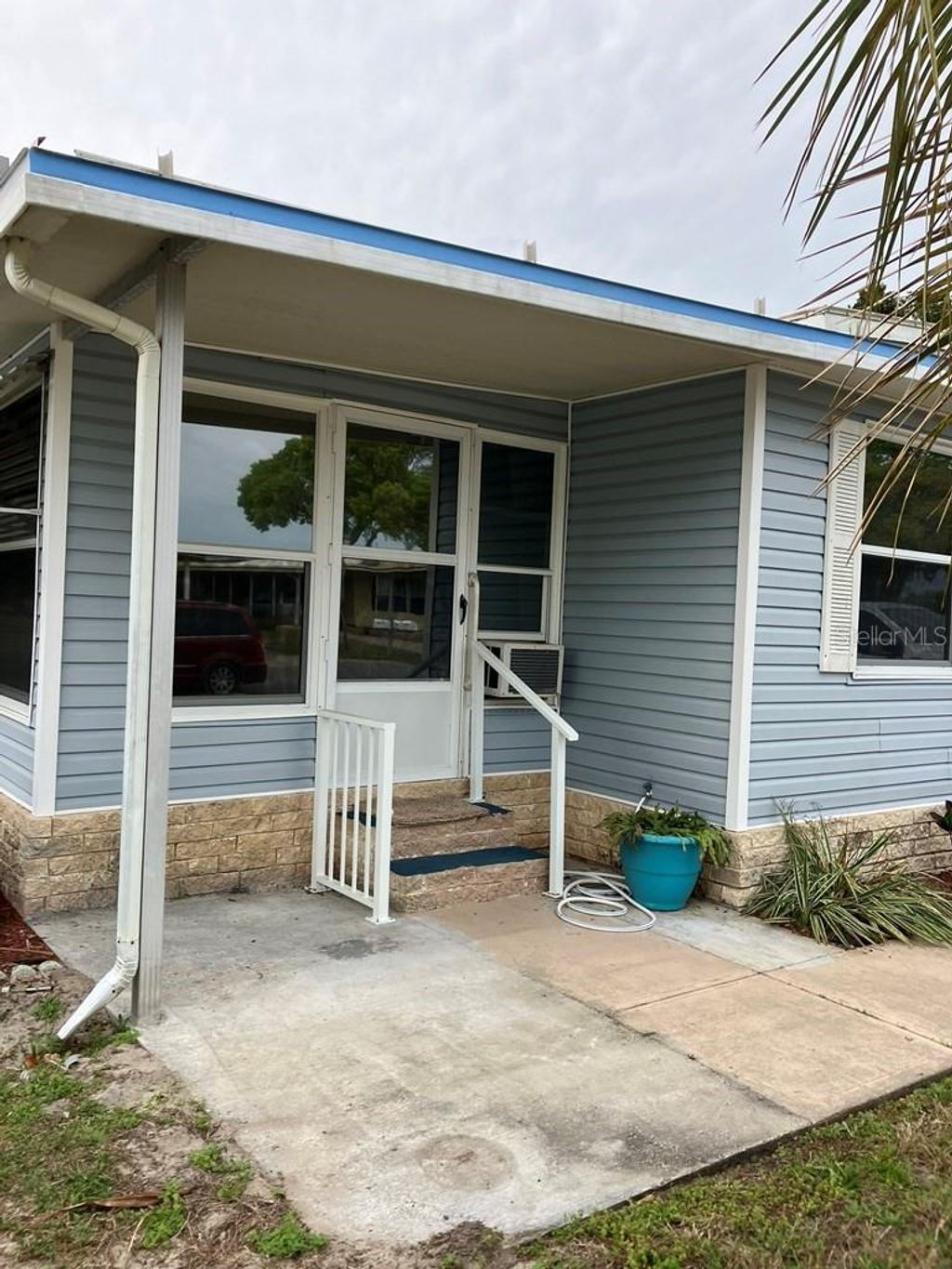 Photo of 1305 Mohawk Circle, Tavares, FL 32778 (MLS # GC538701)