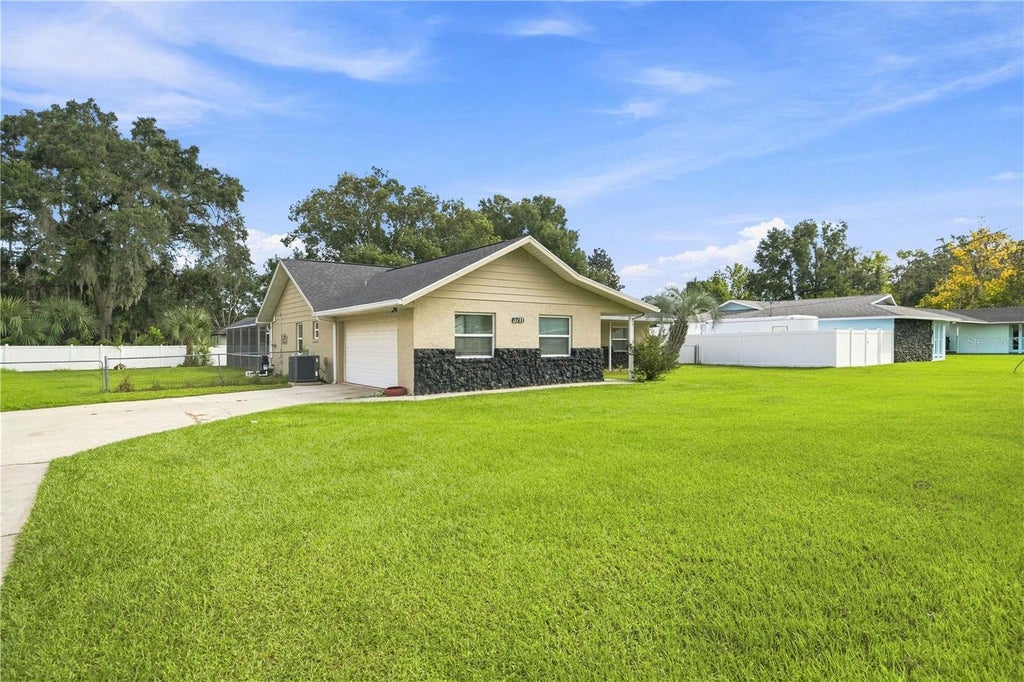 Photo of 3711 SW 25th Place, Ocala, FL 34474 (MLS # OM730090)