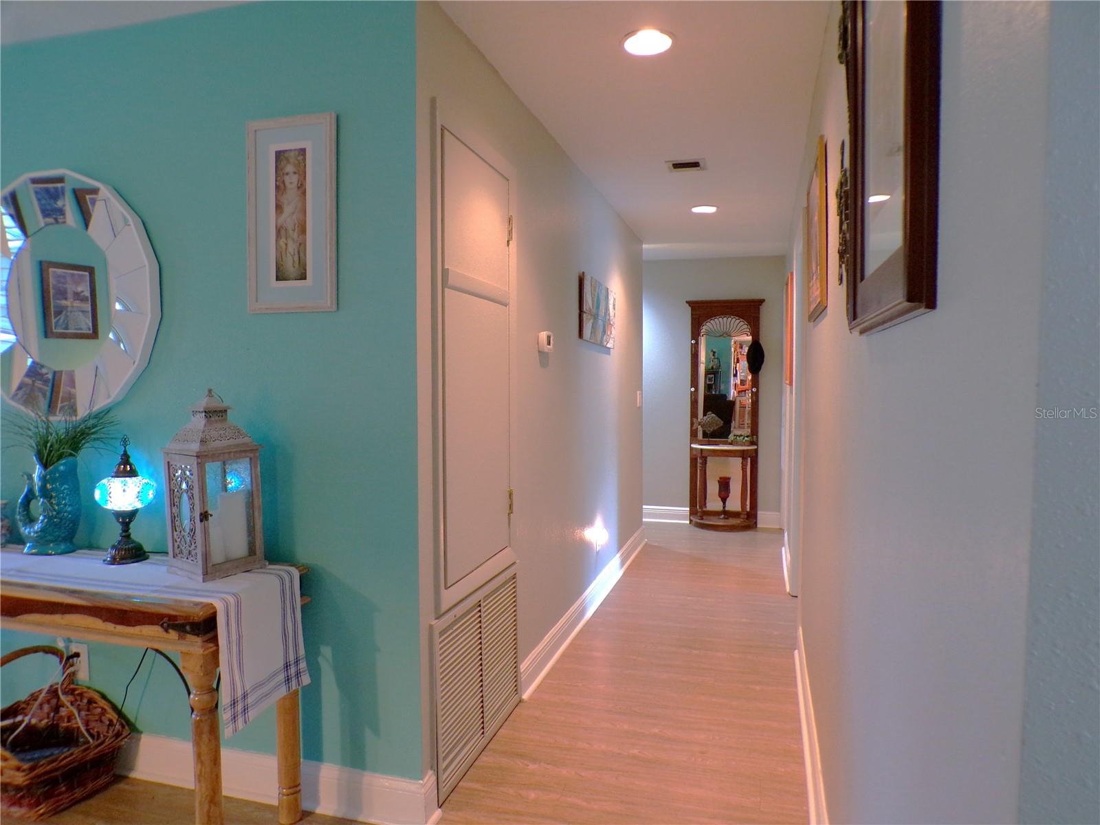 SHOREWOOD PARK - Residential