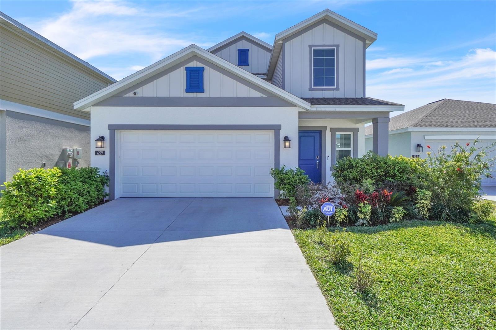 Amazing and like new 5 bedrooms 3 Bathrooms single family home for rent in the Gorgeous Astonia community in Davenport.
This home comes with Solar panels installed saving you hundreds of dollars a month on Electric bills and offering this green energy feature to your new home.
The house is located minutes to WDW and the Major employers of Central Florida and less than an Hour drive to the west coast of Florida, and less than 7 min drive to the Posner Parc shopping center of davenport.