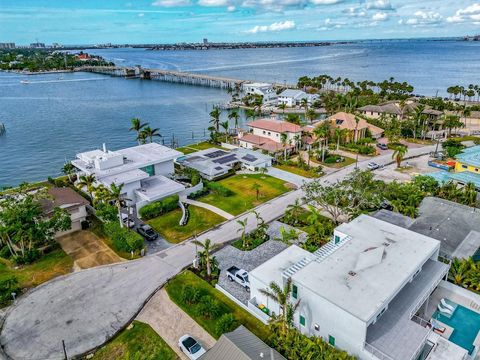 A home in SARASOTA