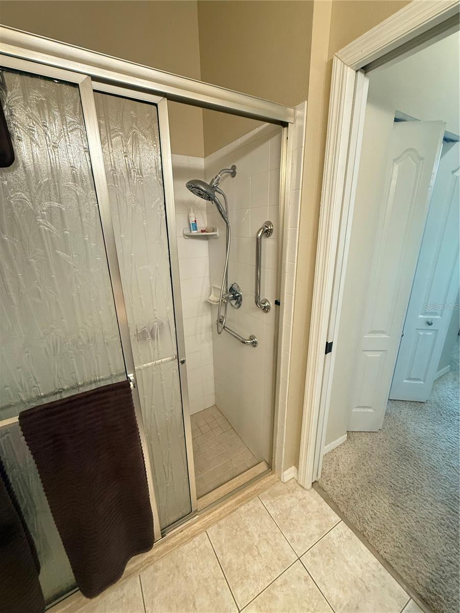 BROOKFIELD CONDO - Residential Lease