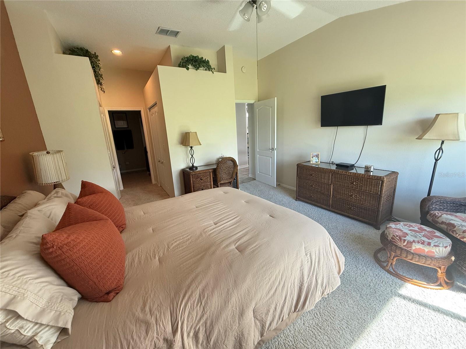 BROOKFIELD CONDO - Residential Lease