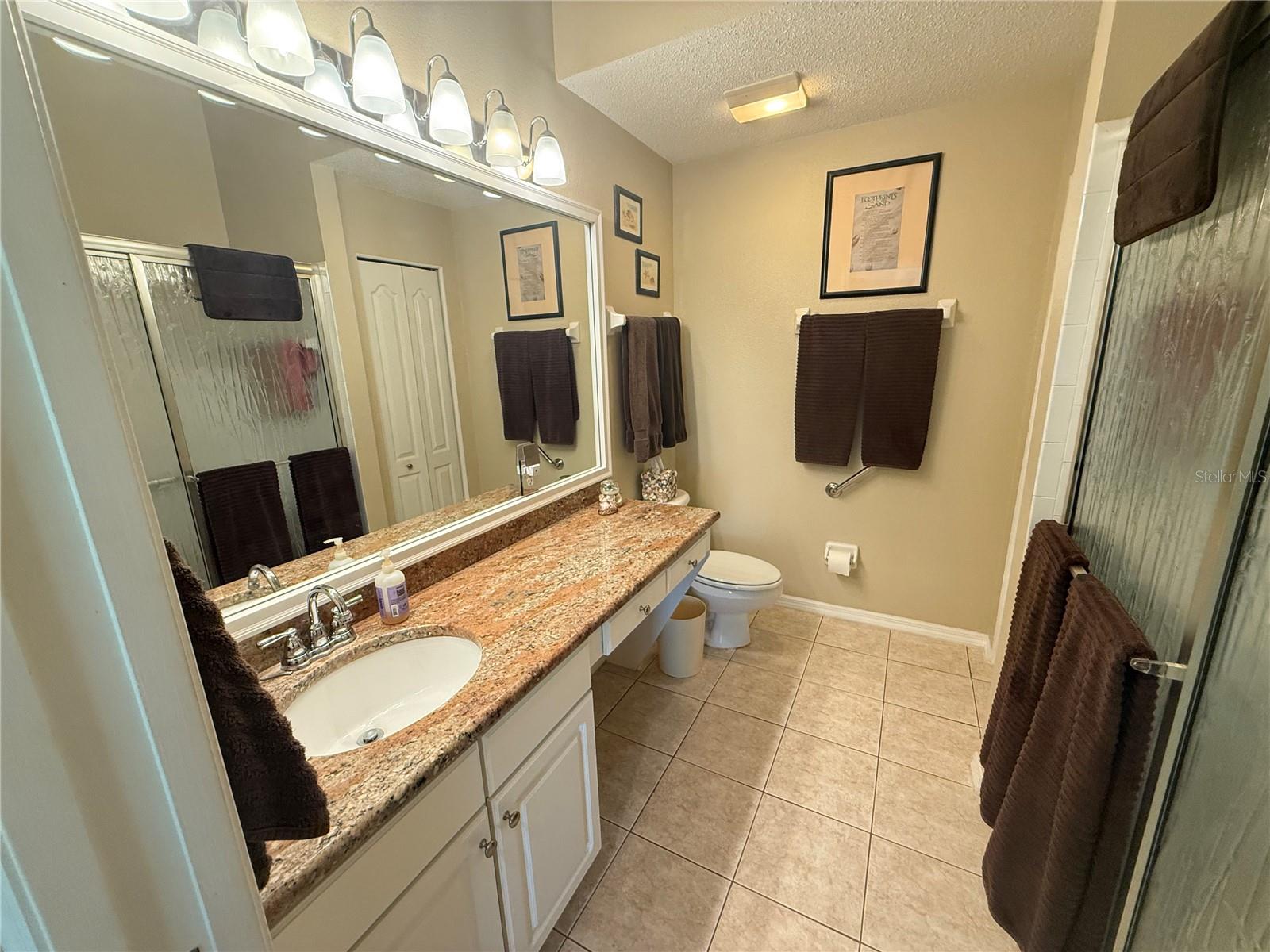 BROOKFIELD CONDO - Residential Lease