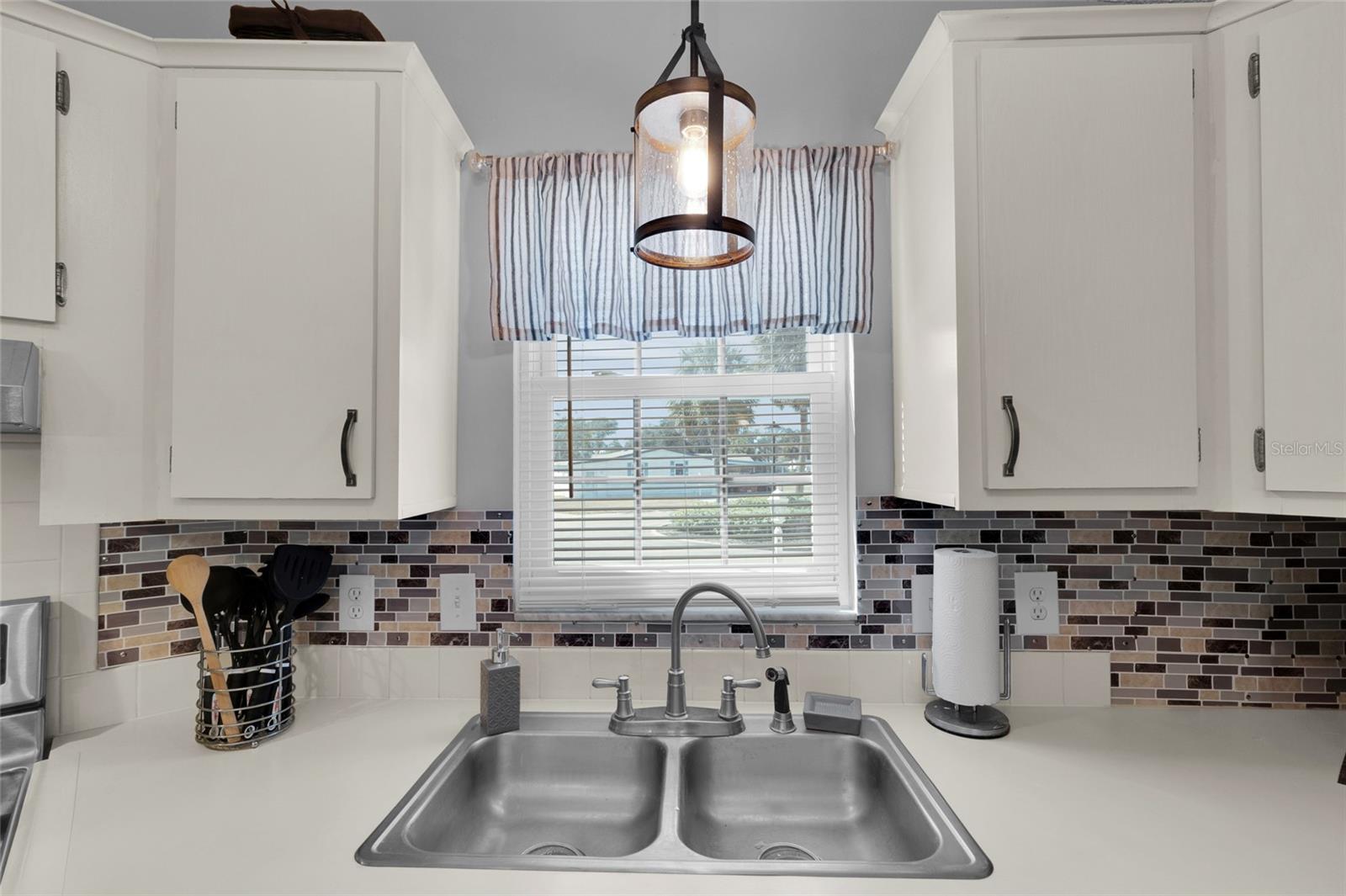 LADY LAKE ORANGE BLOSSOM GARDENS - Residential