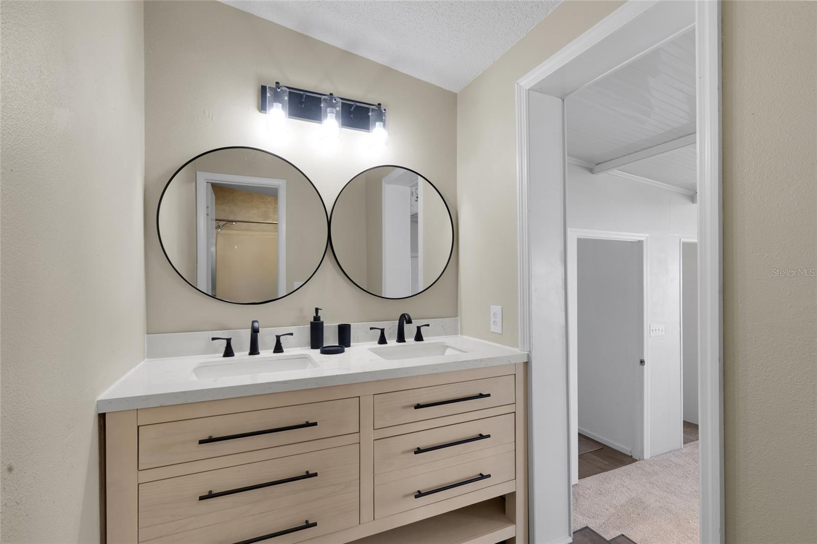 LADY LAKE ORANGE BLOSSOM GARDENS - Residential