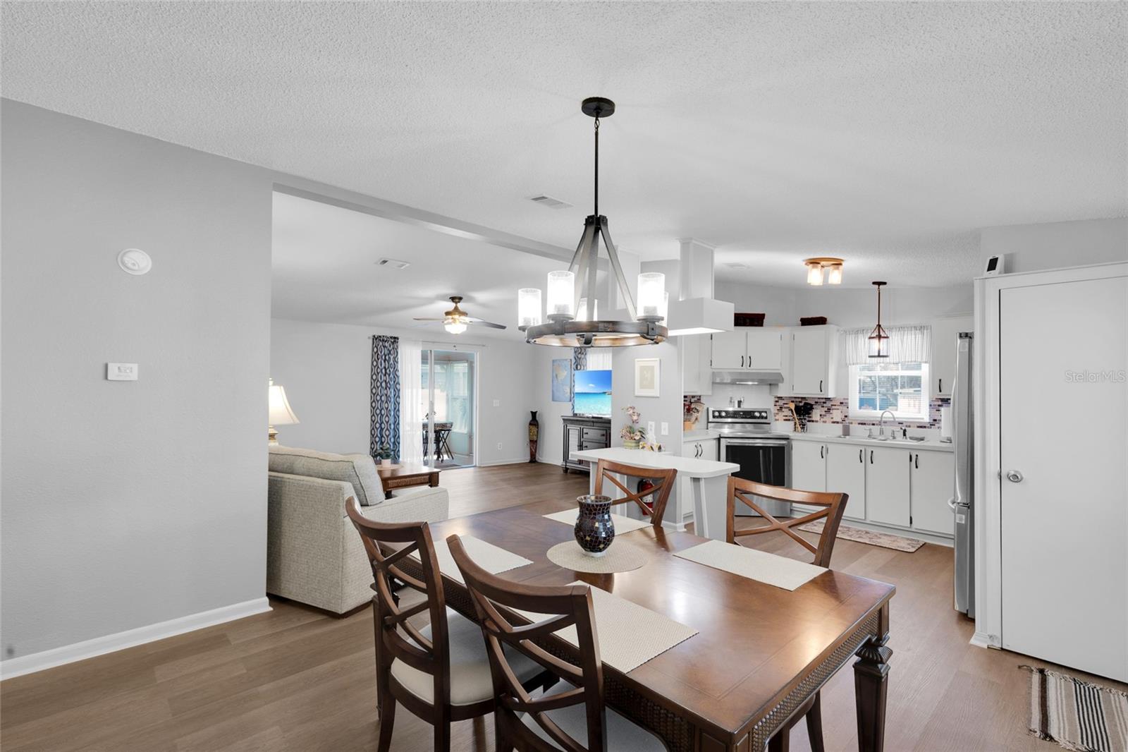 LADY LAKE ORANGE BLOSSOM GARDENS - Residential