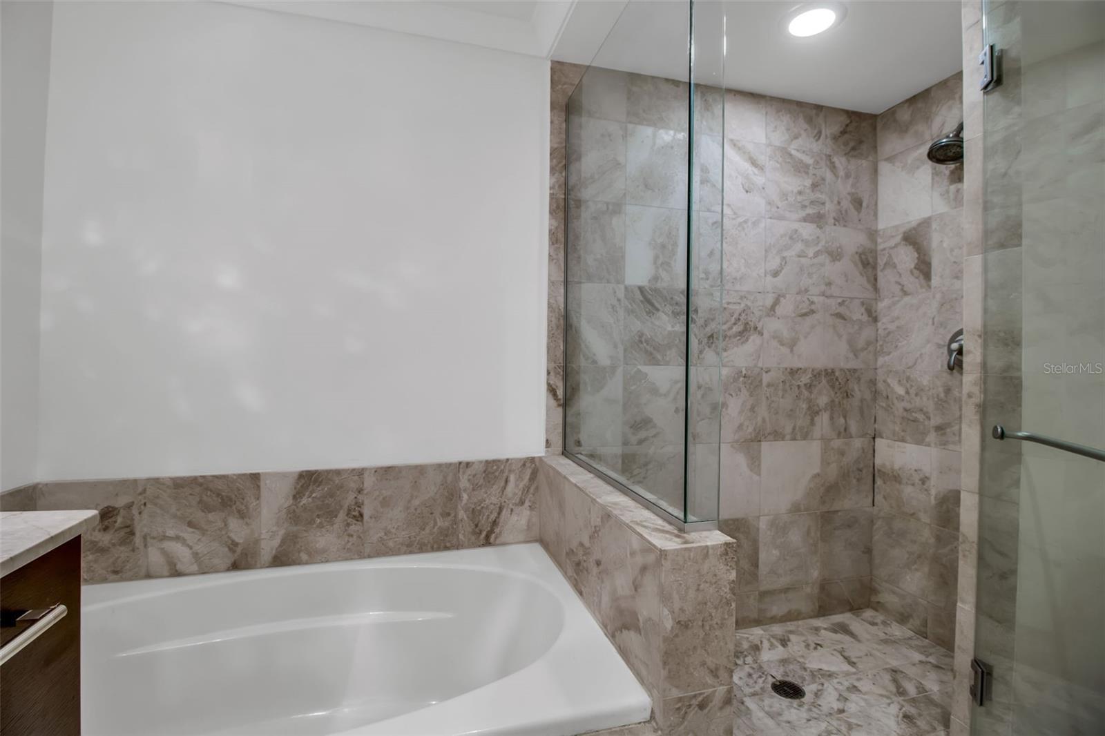 1350 MAIN RESIDENTIAL - Residential