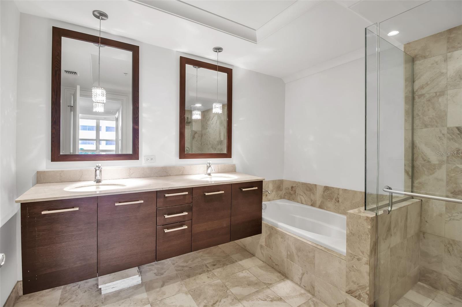 1350 MAIN RESIDENTIAL - Residential