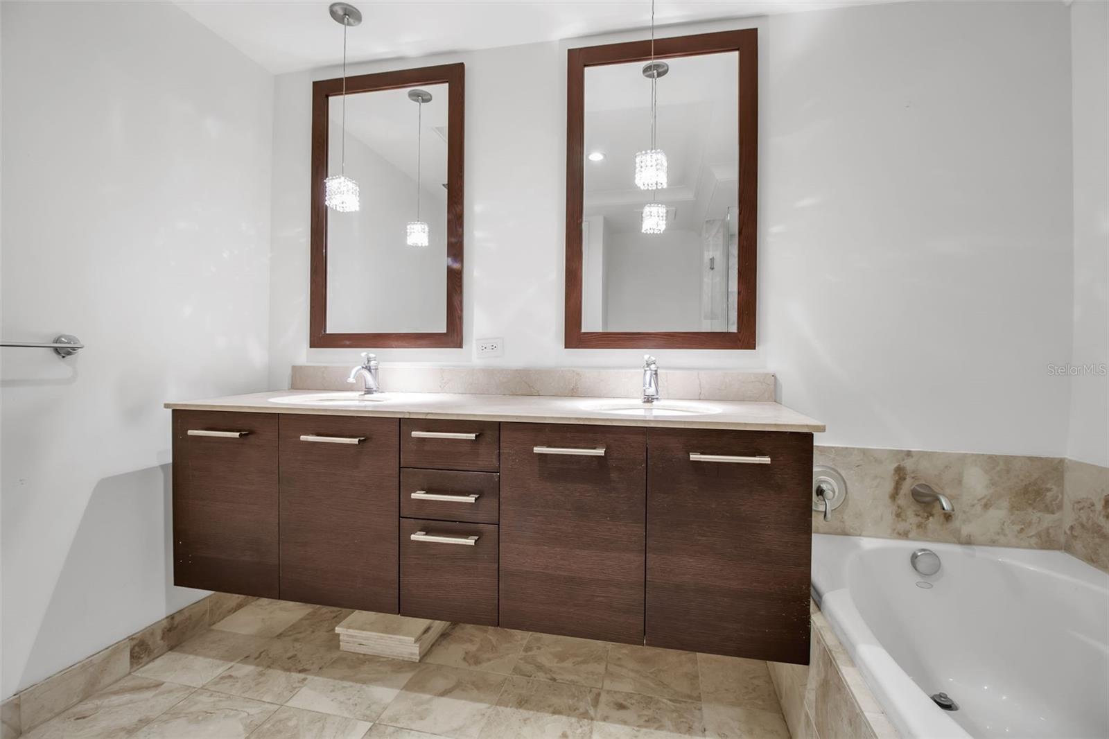 1350 MAIN RESIDENTIAL - Residential