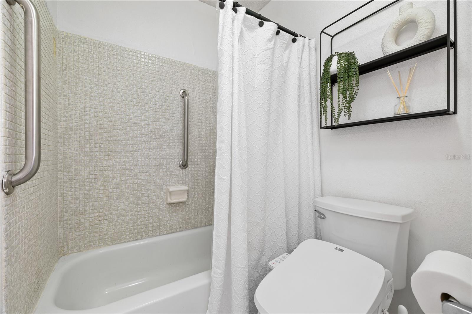 ROYAL ARMS CONDO - Residential