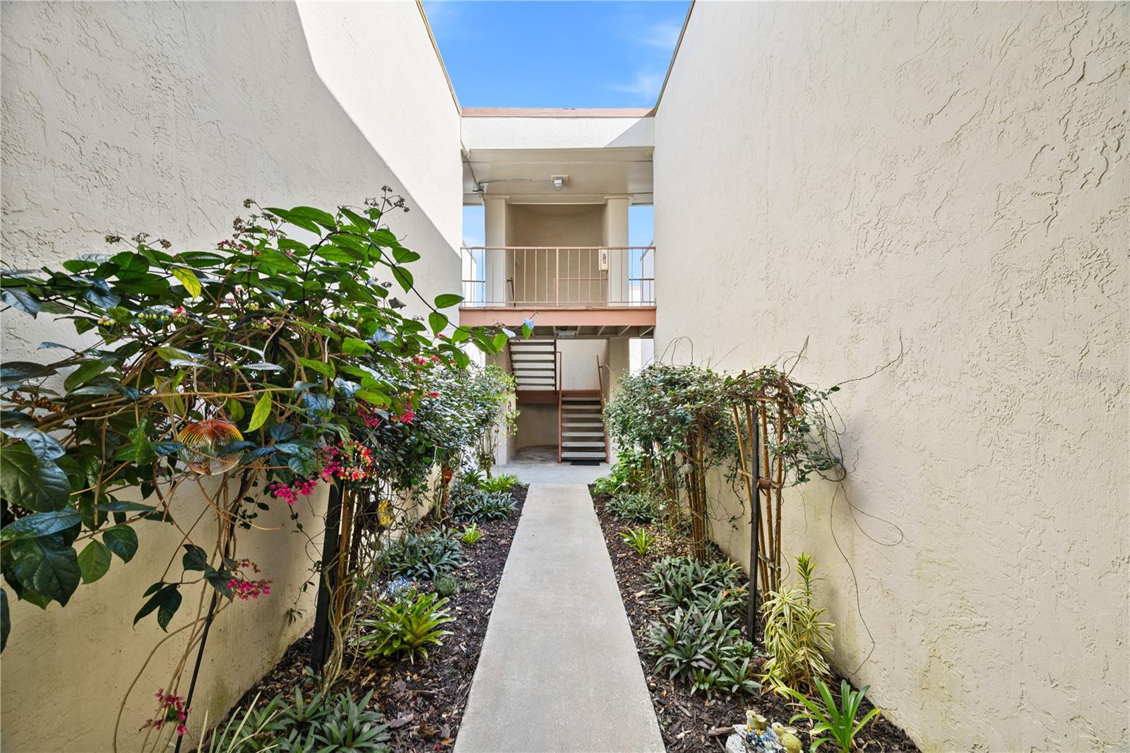 ROYAL ARMS CONDO - Residential