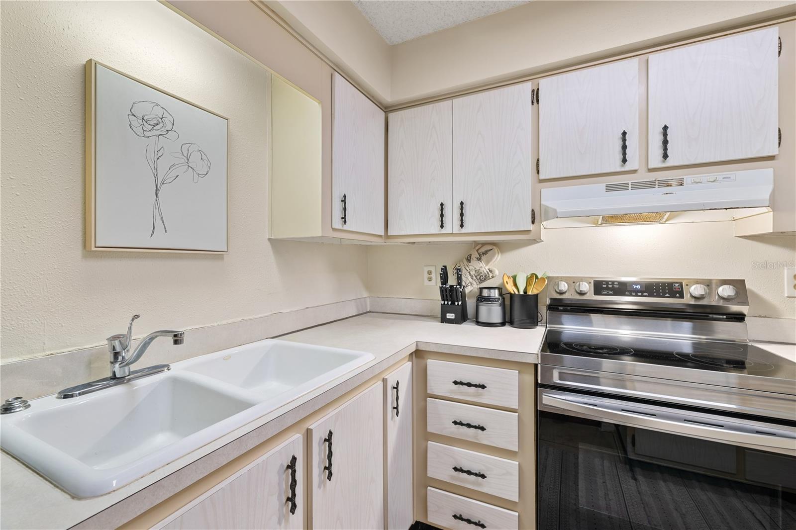 ROYAL ARMS CONDO - Residential