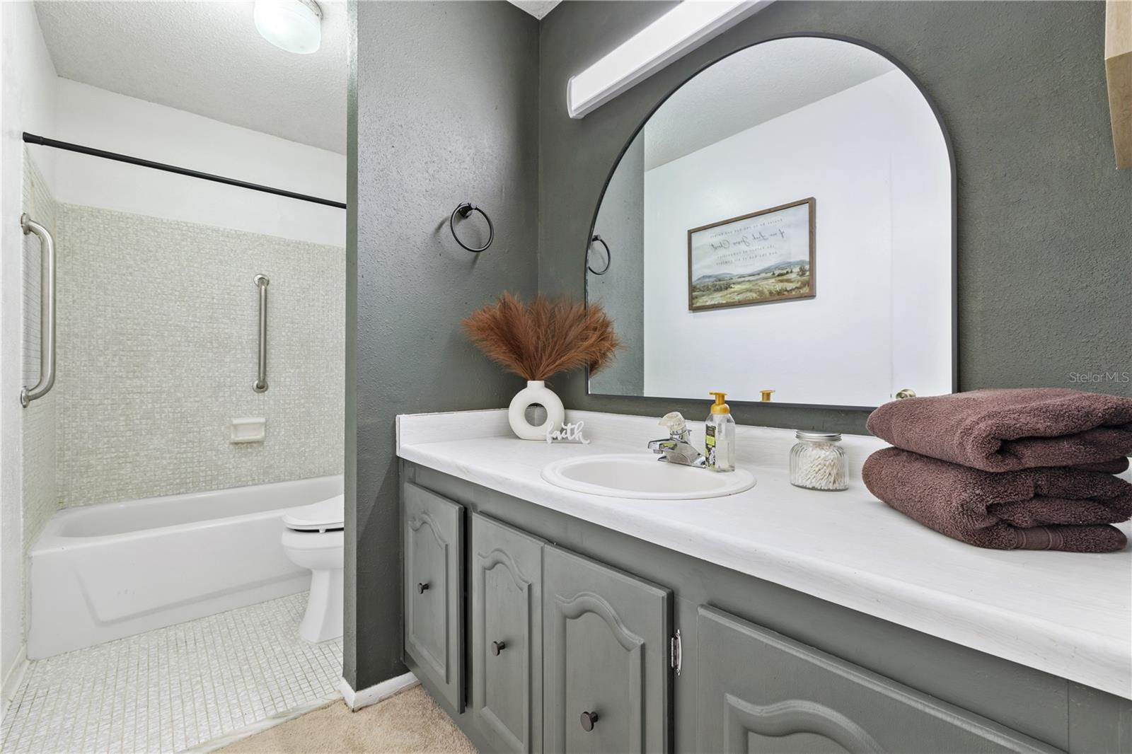 ROYAL ARMS CONDO - Residential