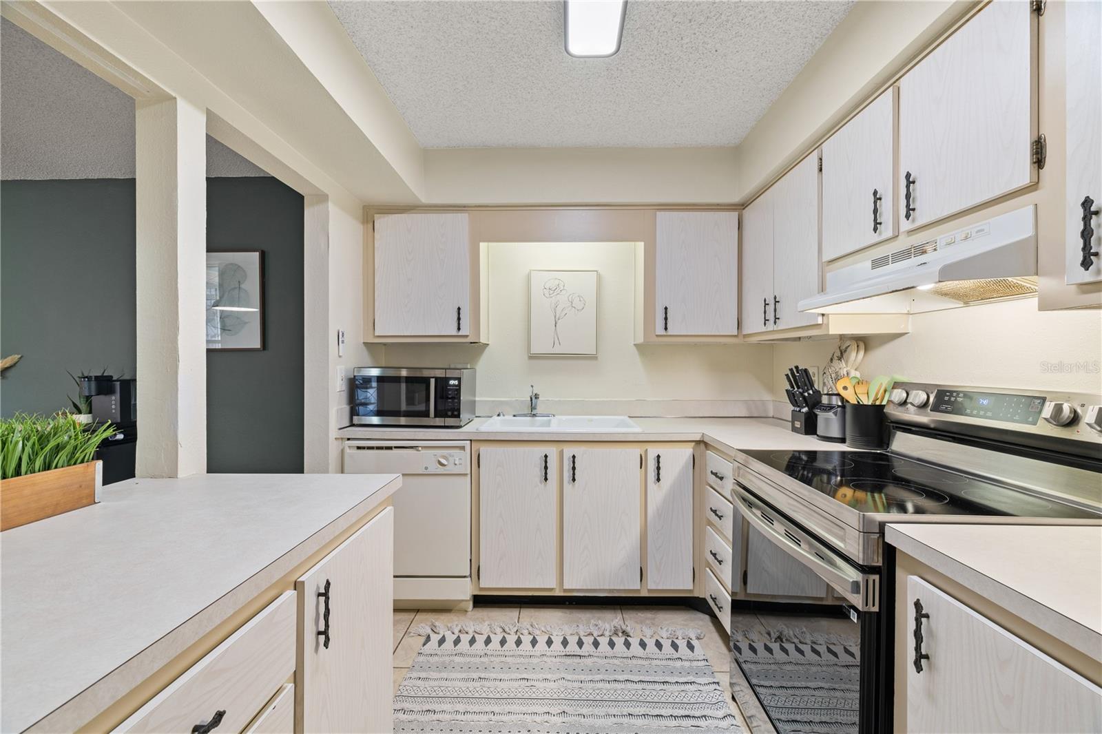 ROYAL ARMS CONDO - Residential