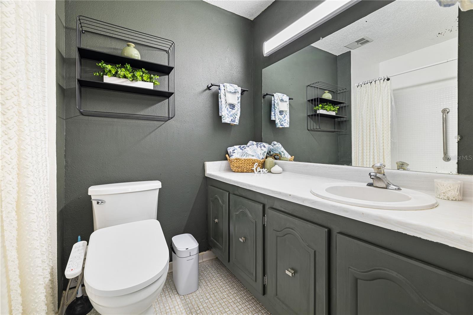 ROYAL ARMS CONDO - Residential