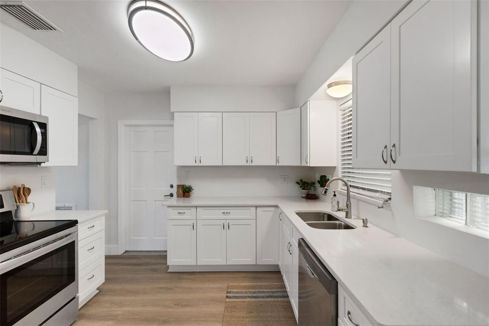 BOCA CIEGA SHORES - Residential