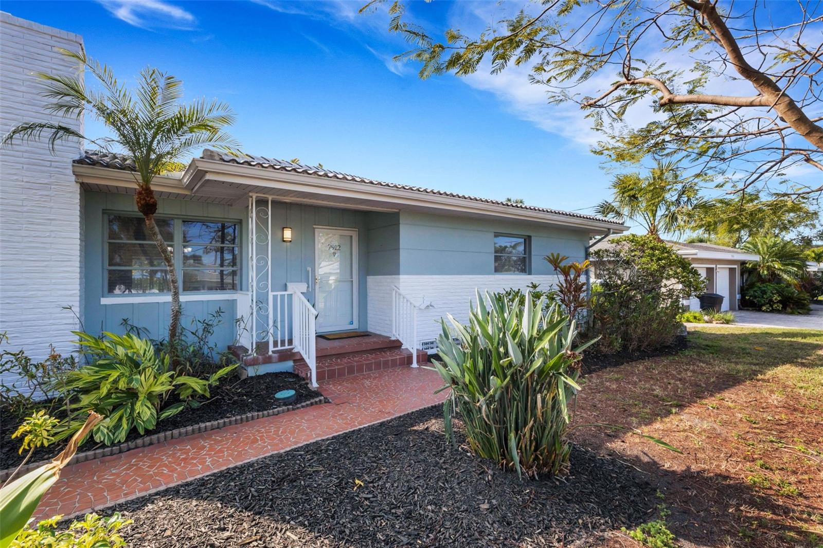 BOCA CIEGA SHORES - Residential