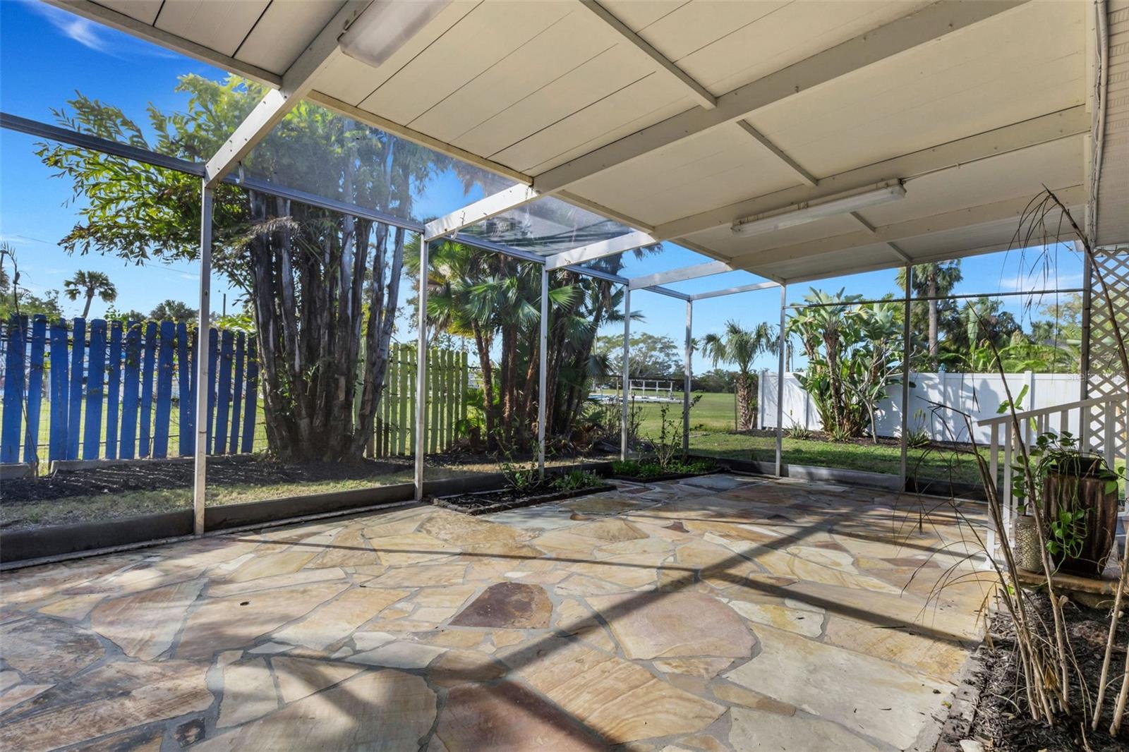 BOCA CIEGA SHORES - Residential