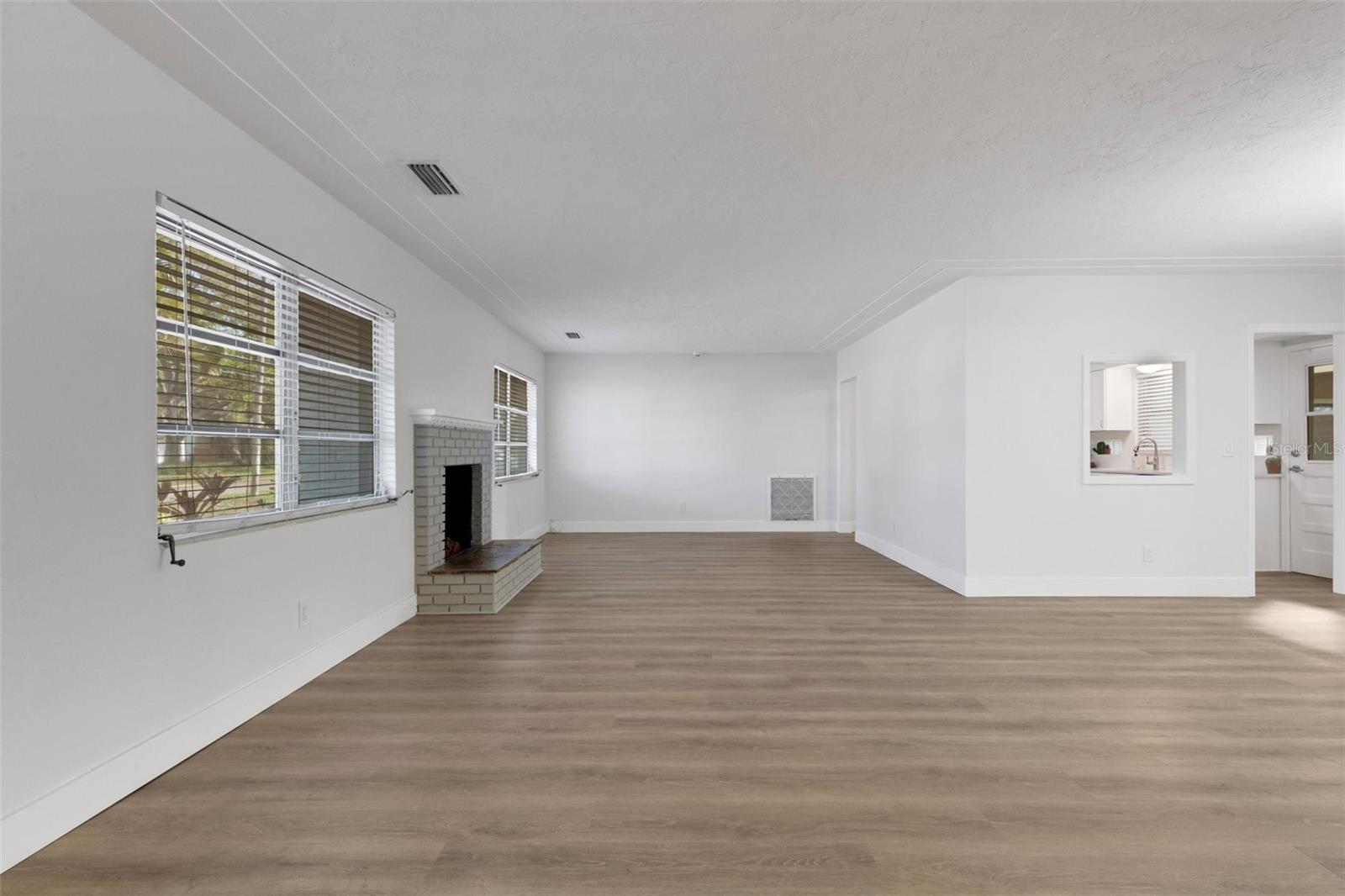 BOCA CIEGA SHORES - Residential