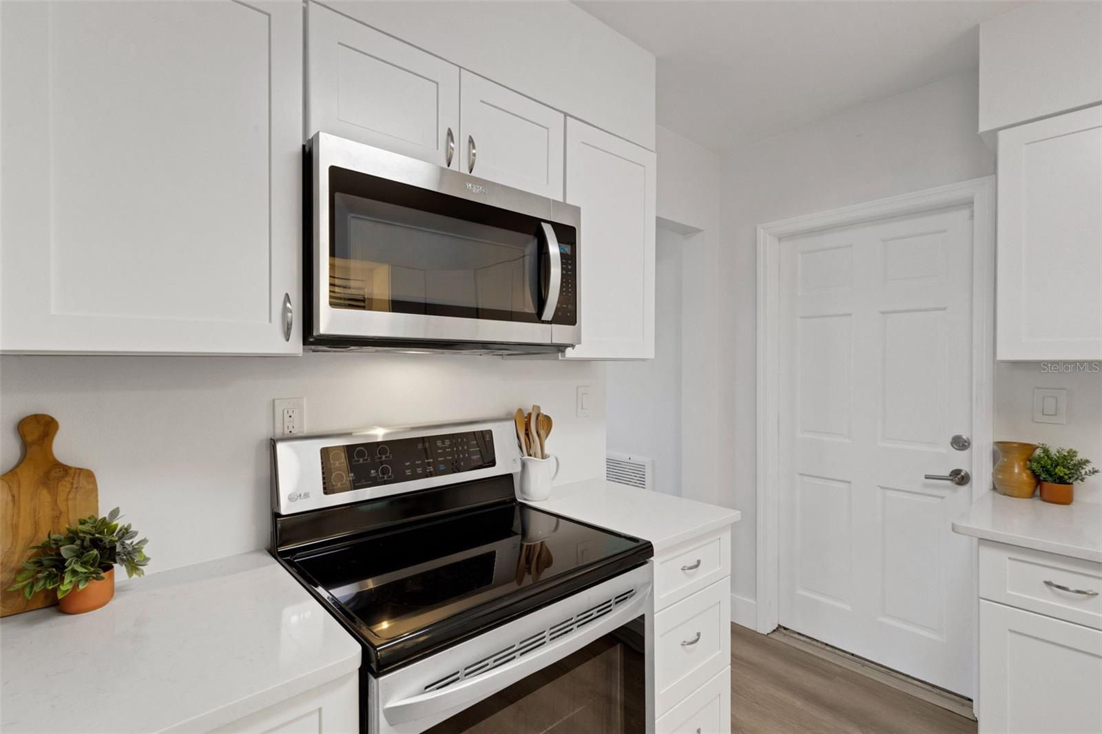 BOCA CIEGA SHORES - Residential