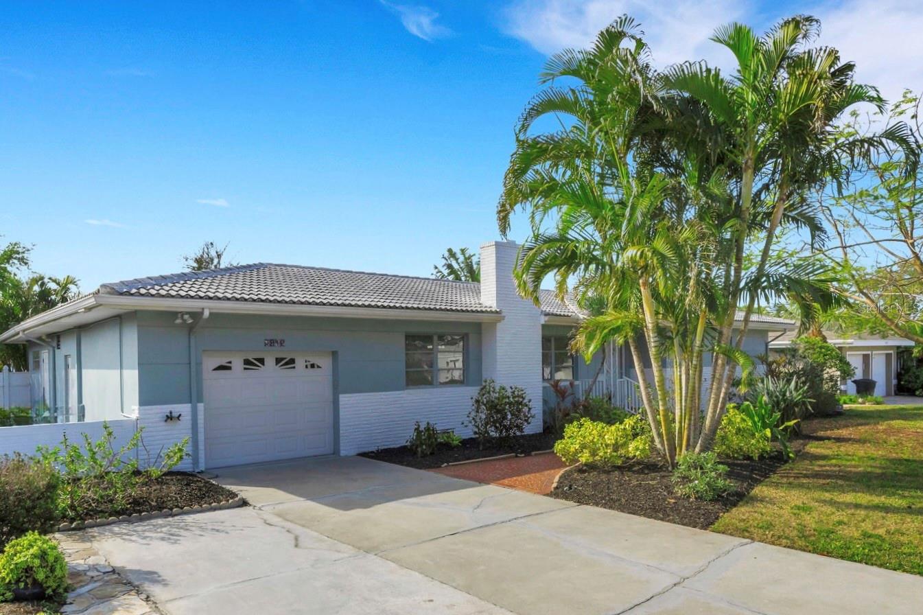 BOCA CIEGA SHORES - Residential