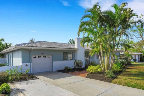 7912 GARDEN DRIVE N ST PETERSBURG FL 33710