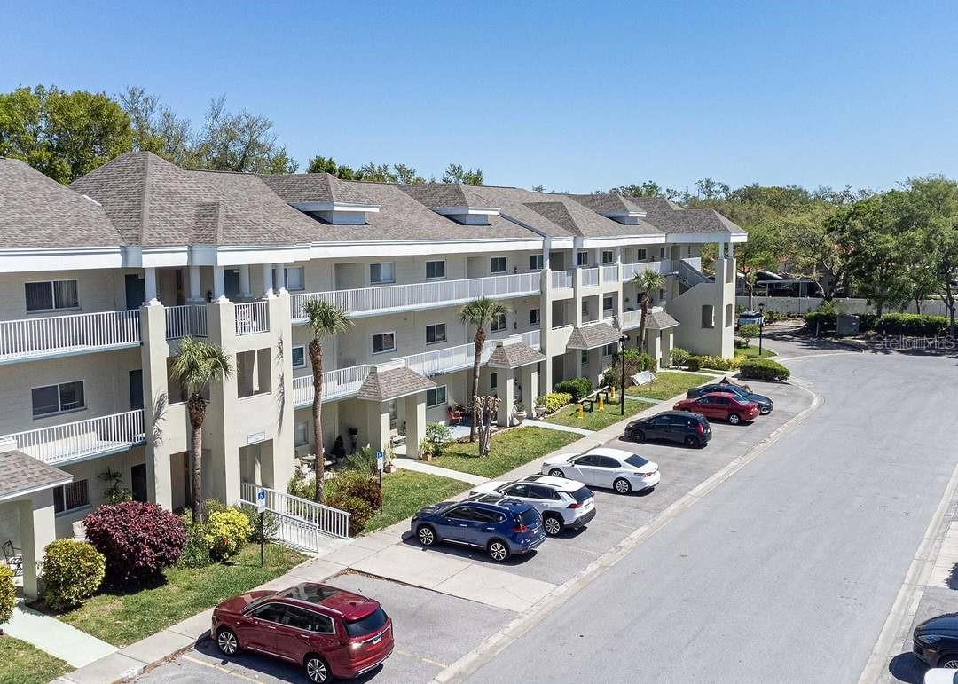 ON TOP OF THE WORLD - Residential