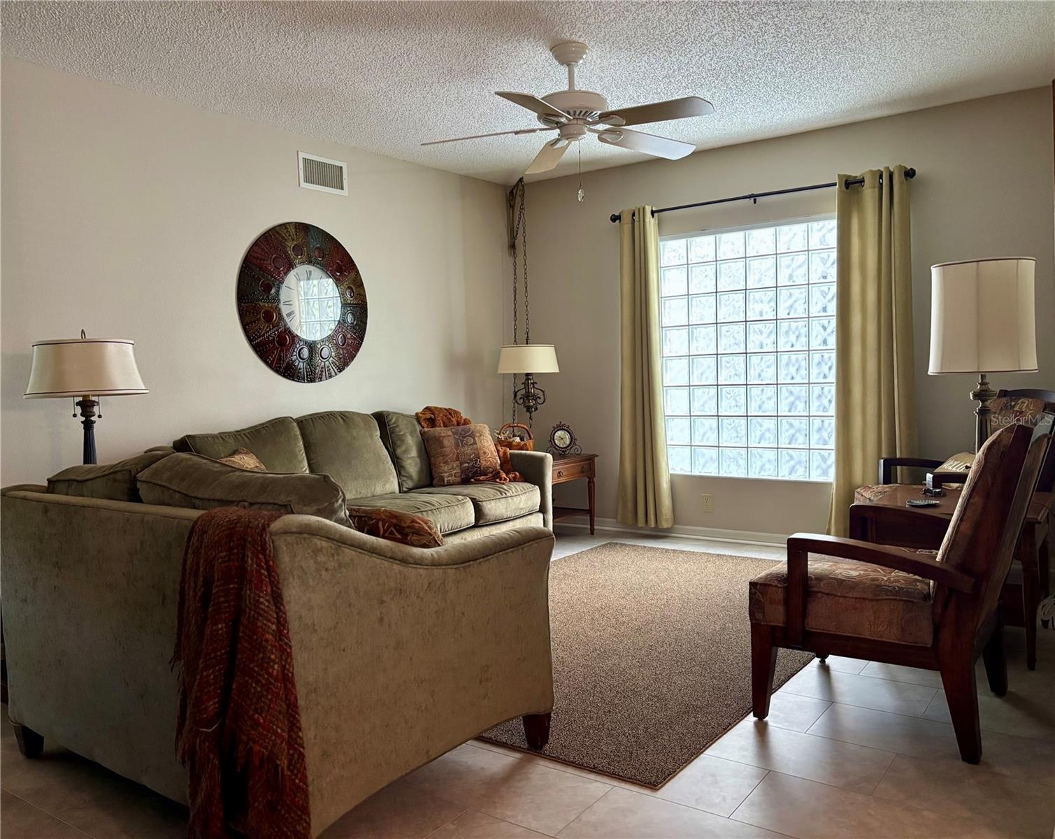 ON TOP OF THE WORLD - Residential