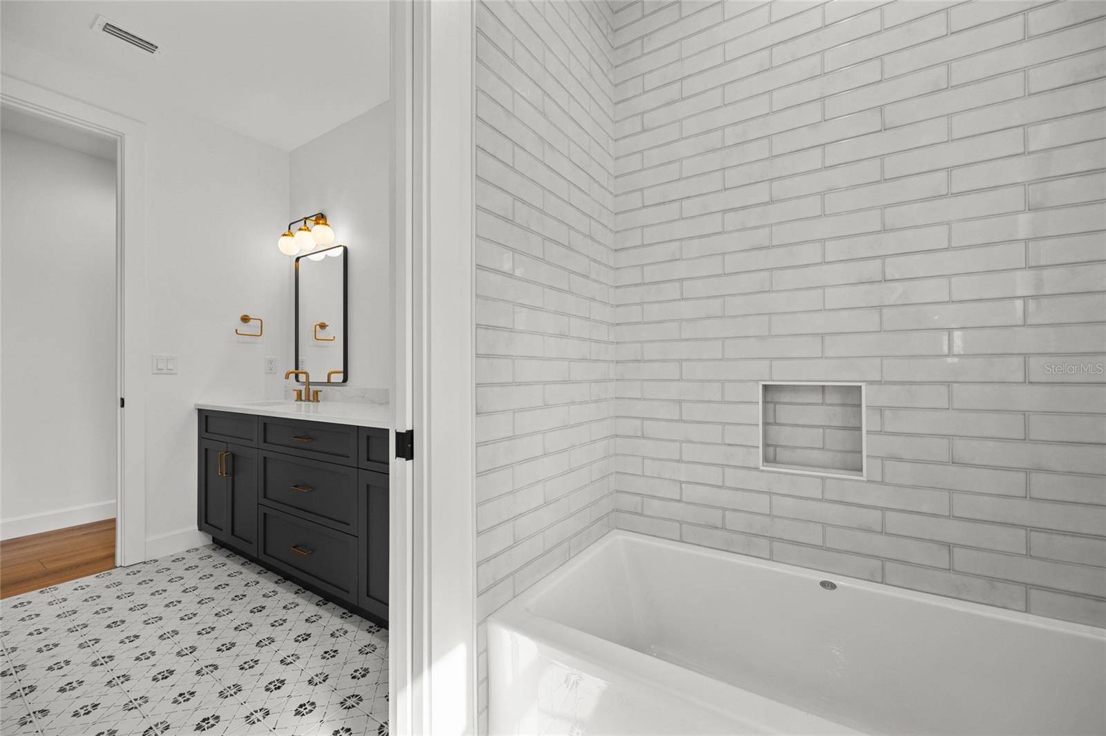 STARLAKE ESTATES - Residential