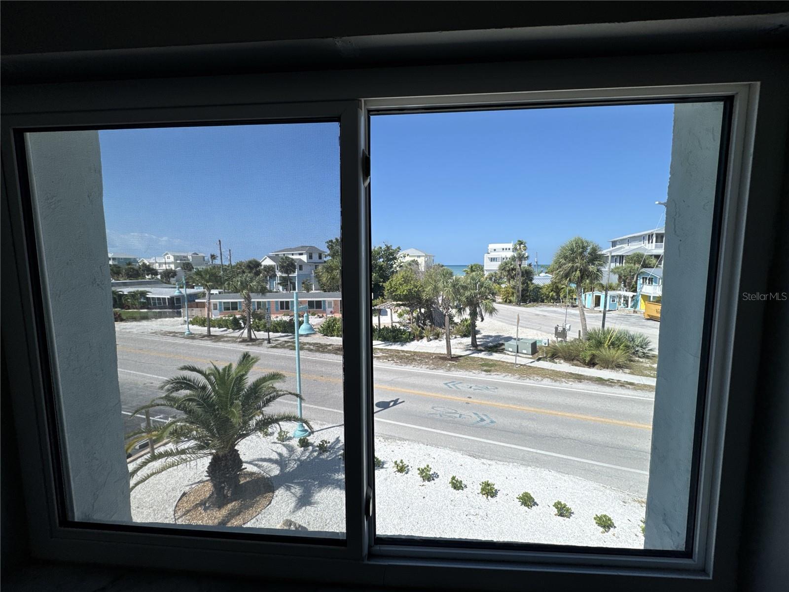 HOLIDAY CONDO - Residential