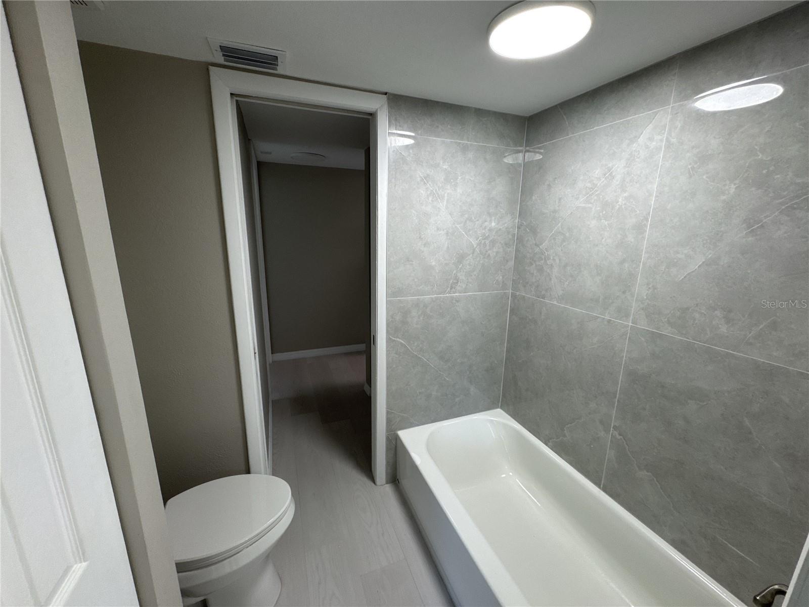 HOLIDAY CONDO - Residential