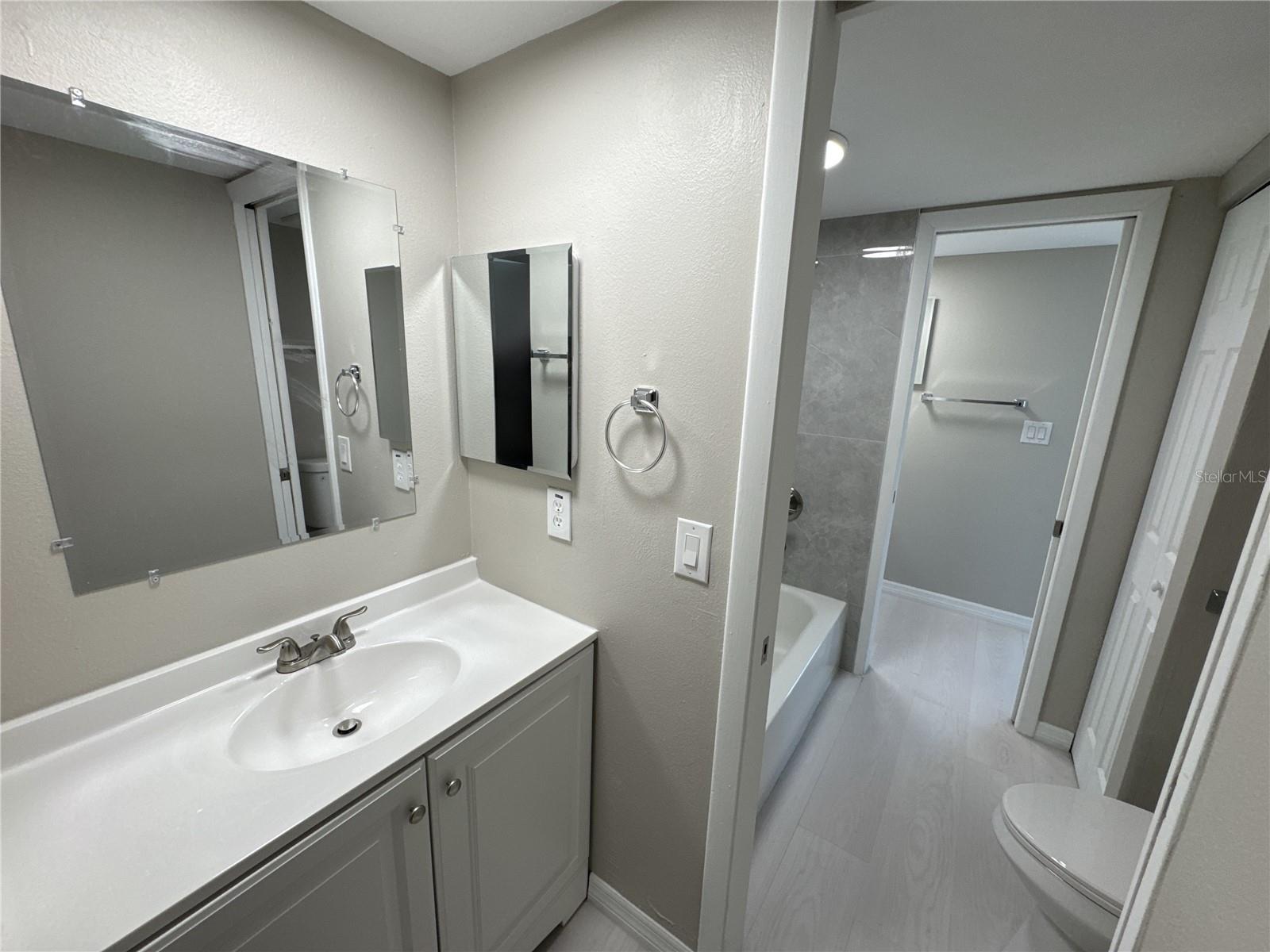 HOLIDAY CONDO - Residential
