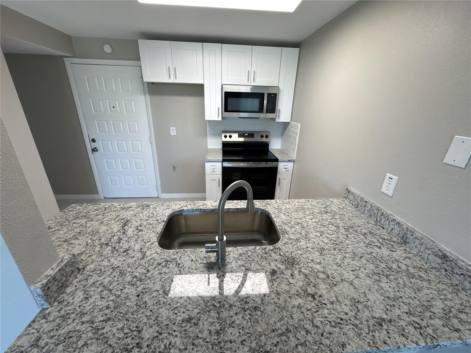 HOLIDAY CONDO - Residential
