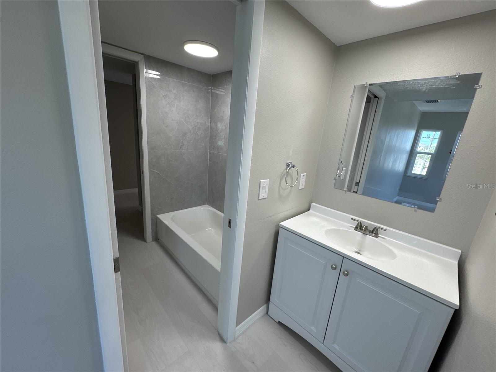 HOLIDAY CONDO - Residential