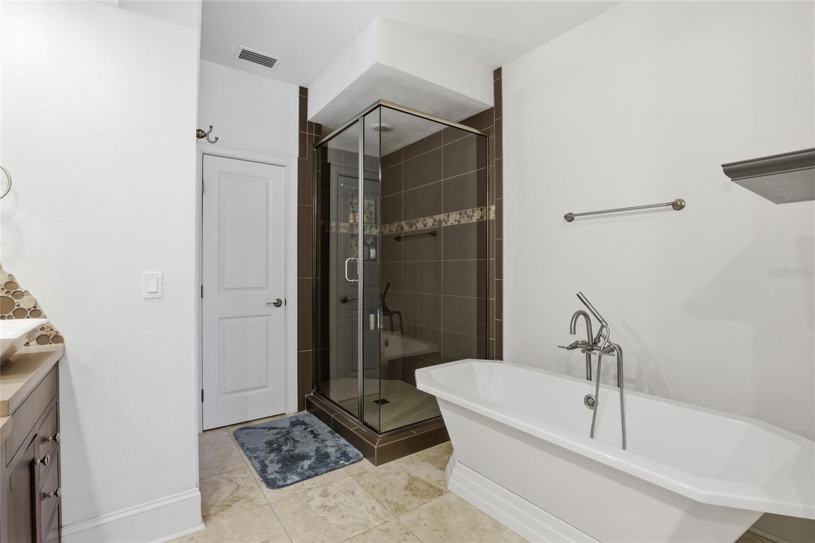 BRYTAN PH 1 - Residential