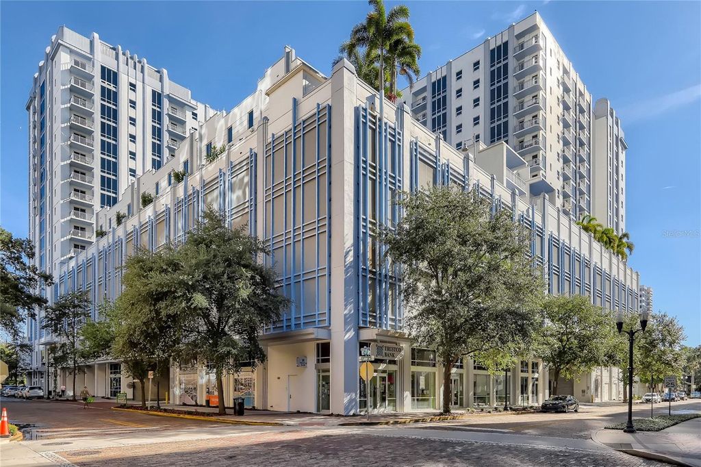 Photo of 415 E Pine Street, Orlando, FL 32801 (MLS # O6414041)
