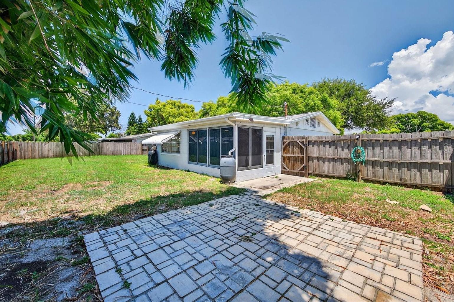 COLONIAL MANOR - Residential Lease